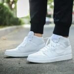 Air Jordan 1 Retro Mid White Pure Platinum - Image 7