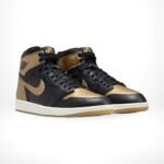 Air Jordan 1 Retro High OG Metallic Gold Black - Image 2